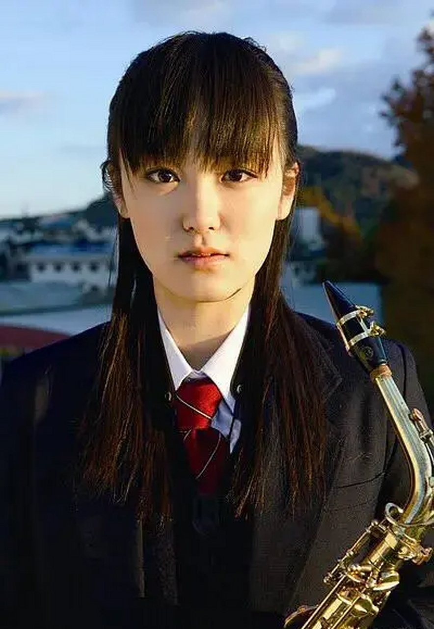 小千代扮演者大后寿寿花已经30岁了,长相和小时候相比变化好大.
