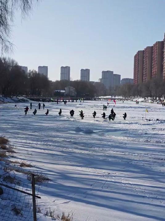 牡丹江滑冰场月牙湖图片