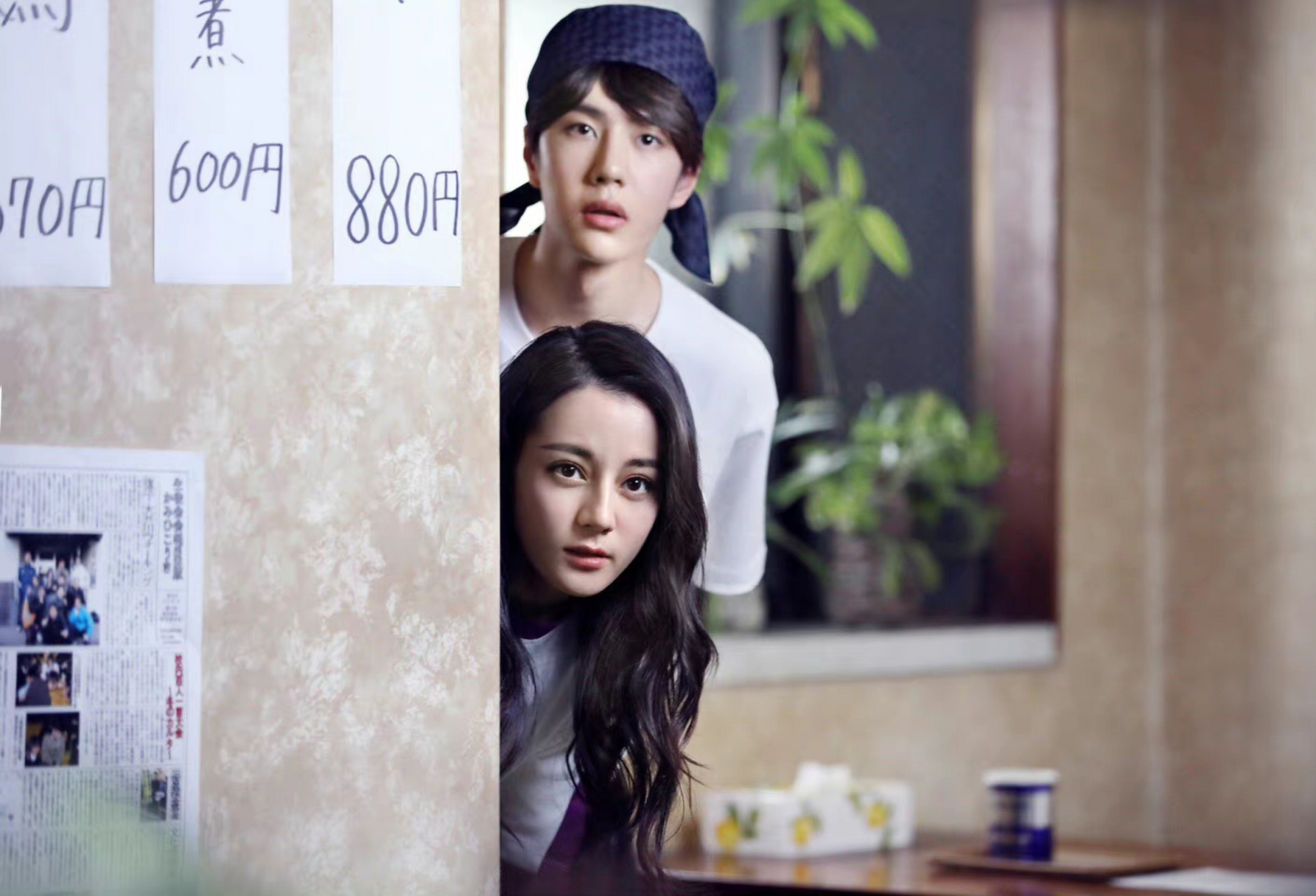 金童玉女,罕见王一博和迪丽热巴同框合照.