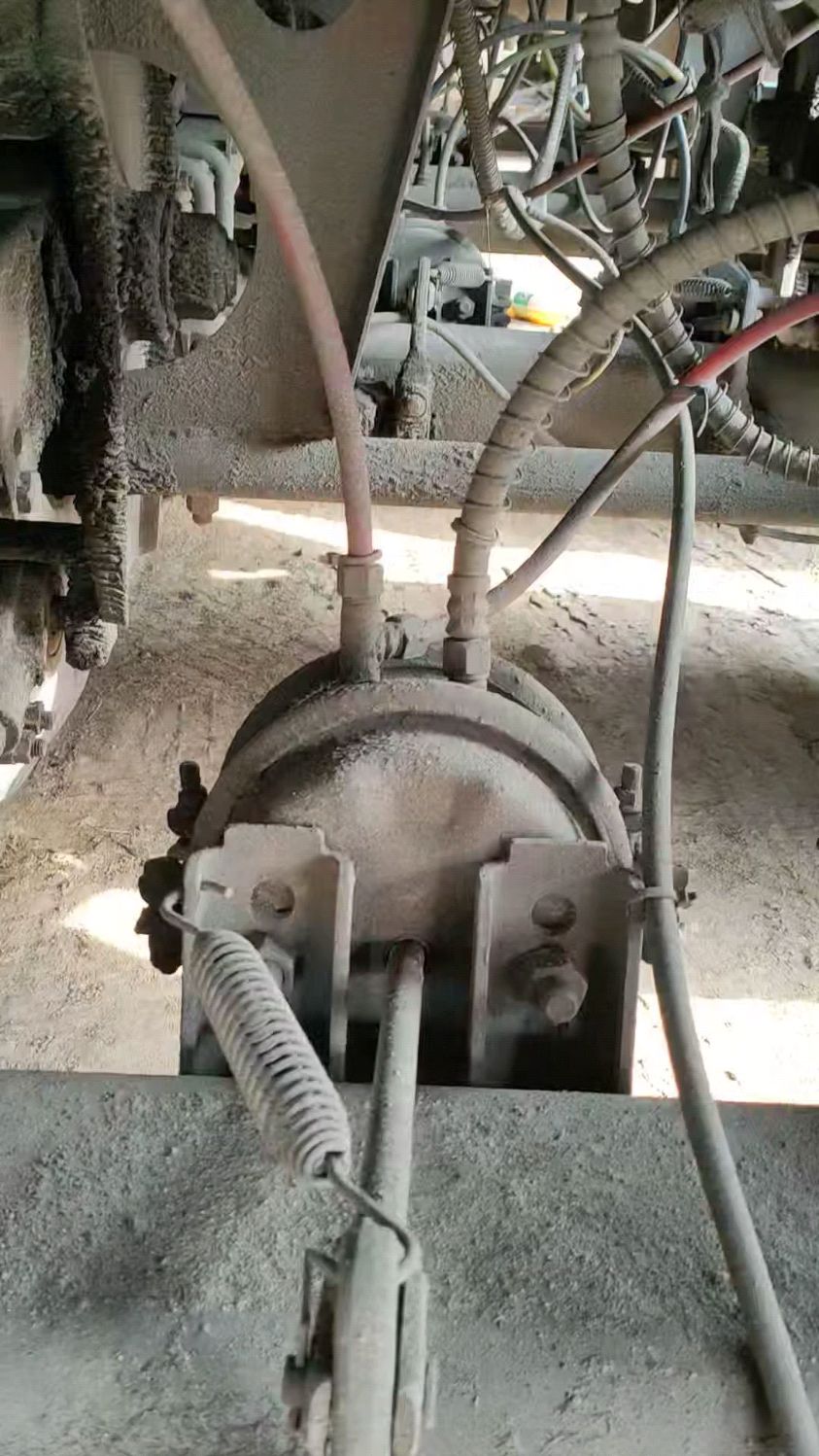 行驶中刹车分泵皮碗漏气 应急处理-度小视