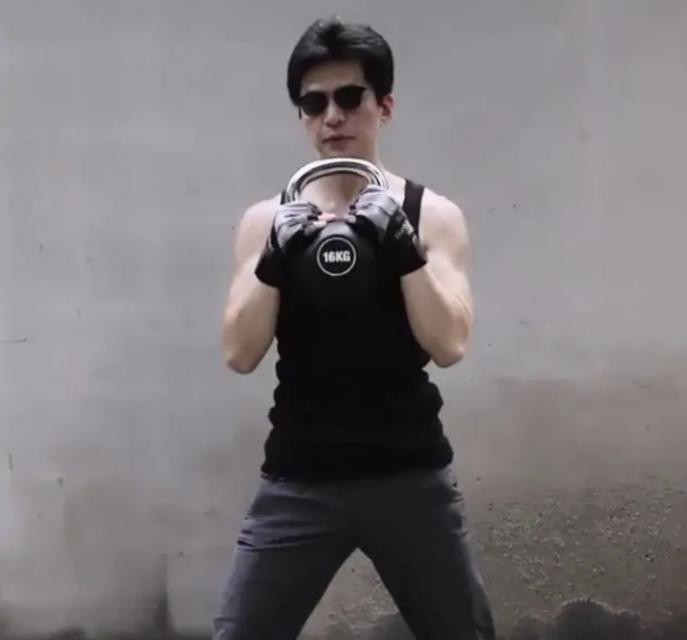 中年男星肌肉排行榜:64岁张志坚肌肉惊人,黄百鸣老当力壮  第一名