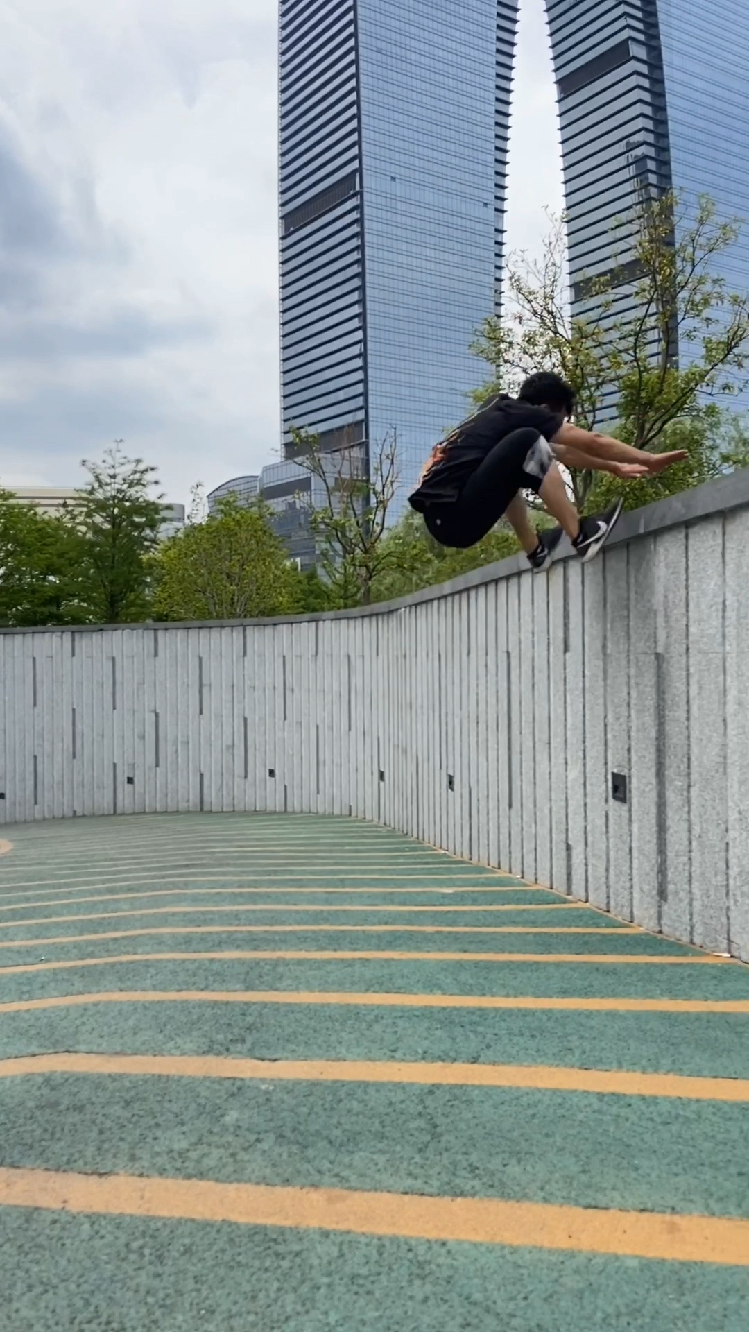 小伙子弹跳力太厉害了