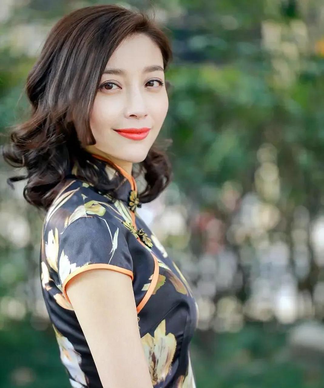 "流氓作家"贾平凹去复旦大学演讲,突然台下有位女学生站起来,阴阳怪气