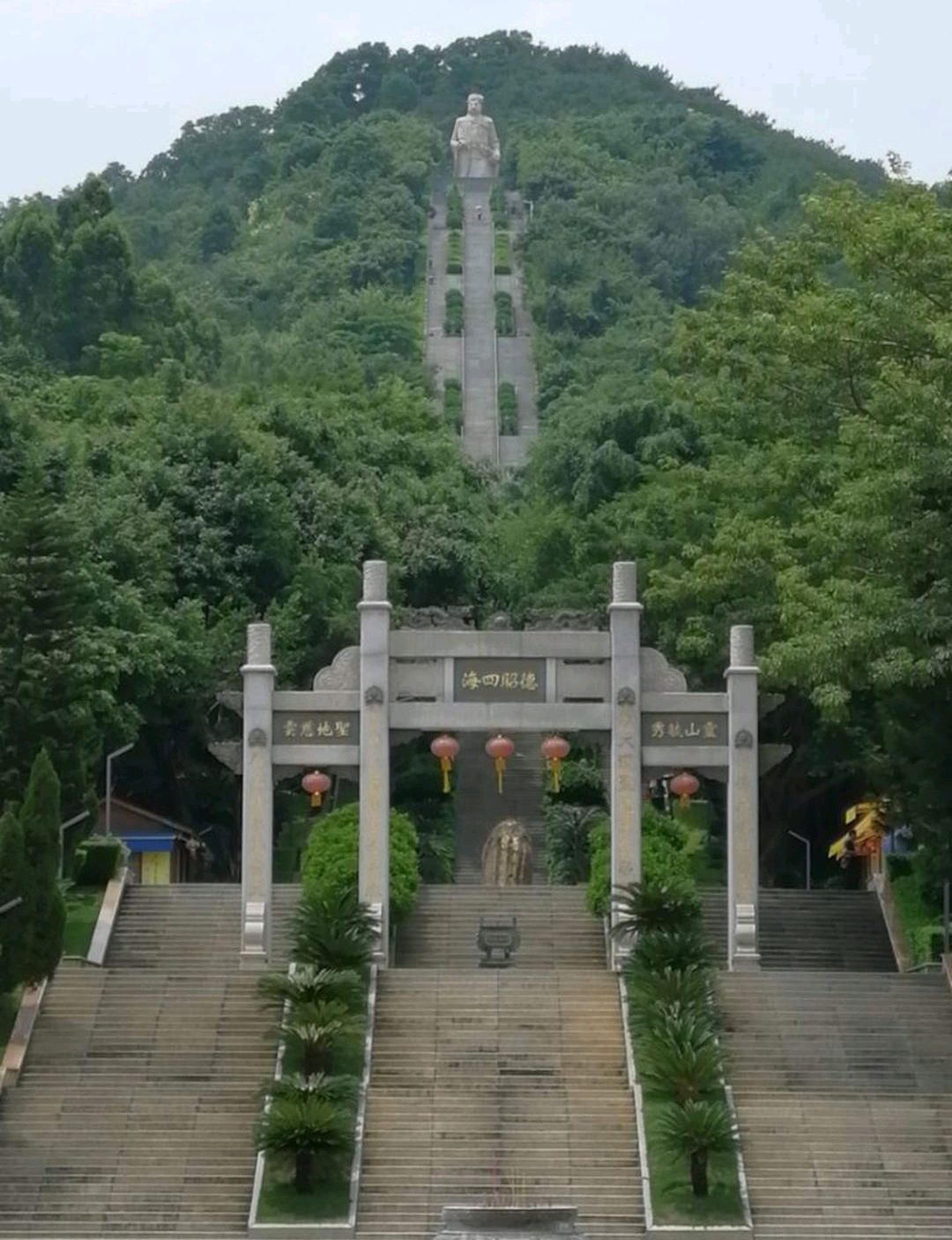 位于厦门海沧区青礁村的慈济祖宫是一处独特的旅游景点.