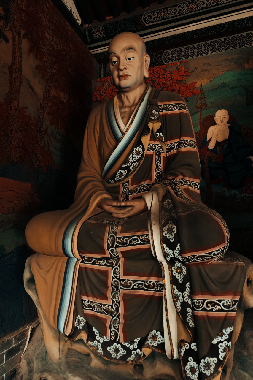 太原普光寺祖师殿内"禅宗六祖"坐像 图一:初祖达摩 图二:二祖慧可 图