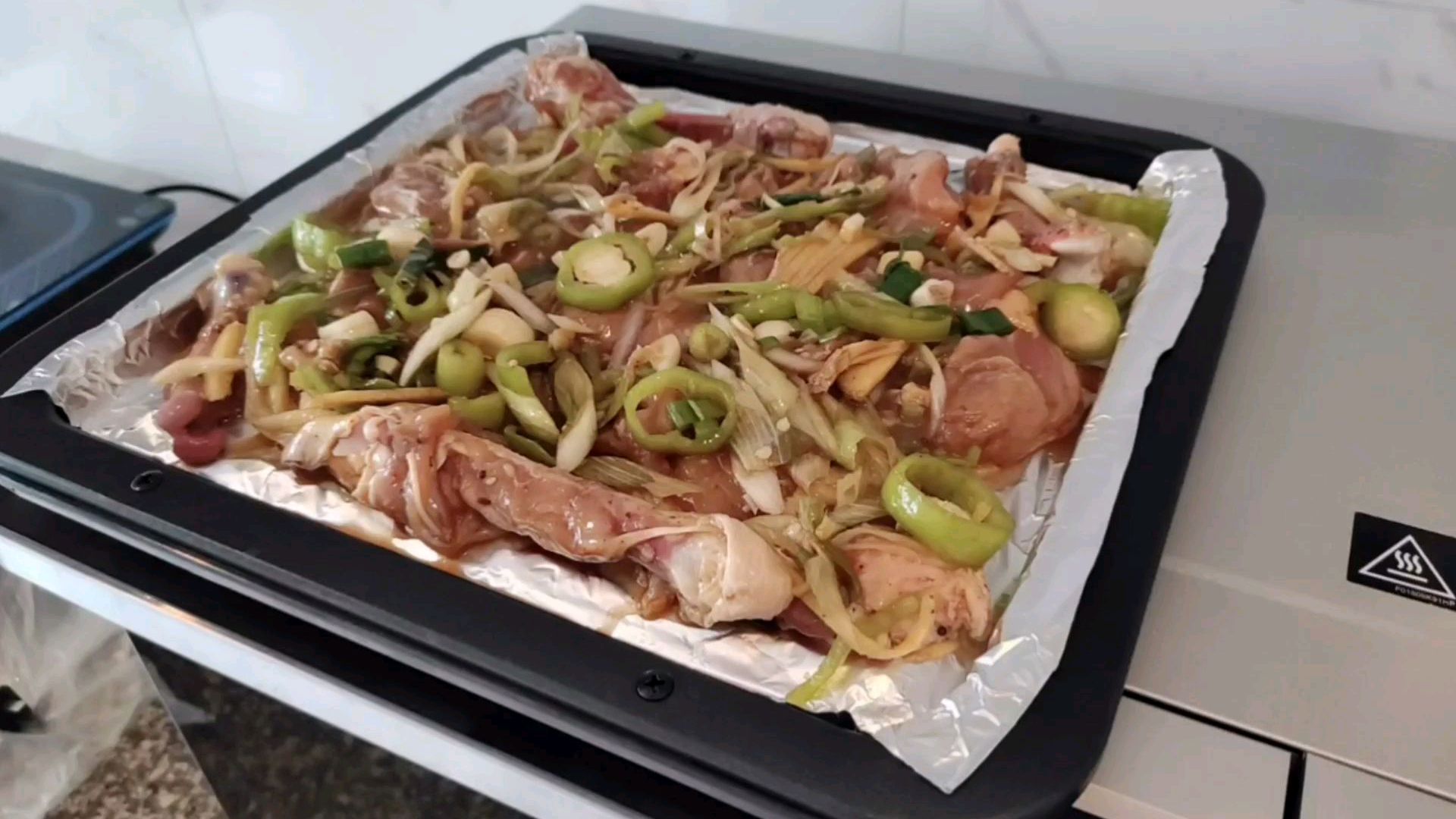 周末吃一顿好的,来自“六道小当家”大厨的烤鸡腿拌饭,就好吃!