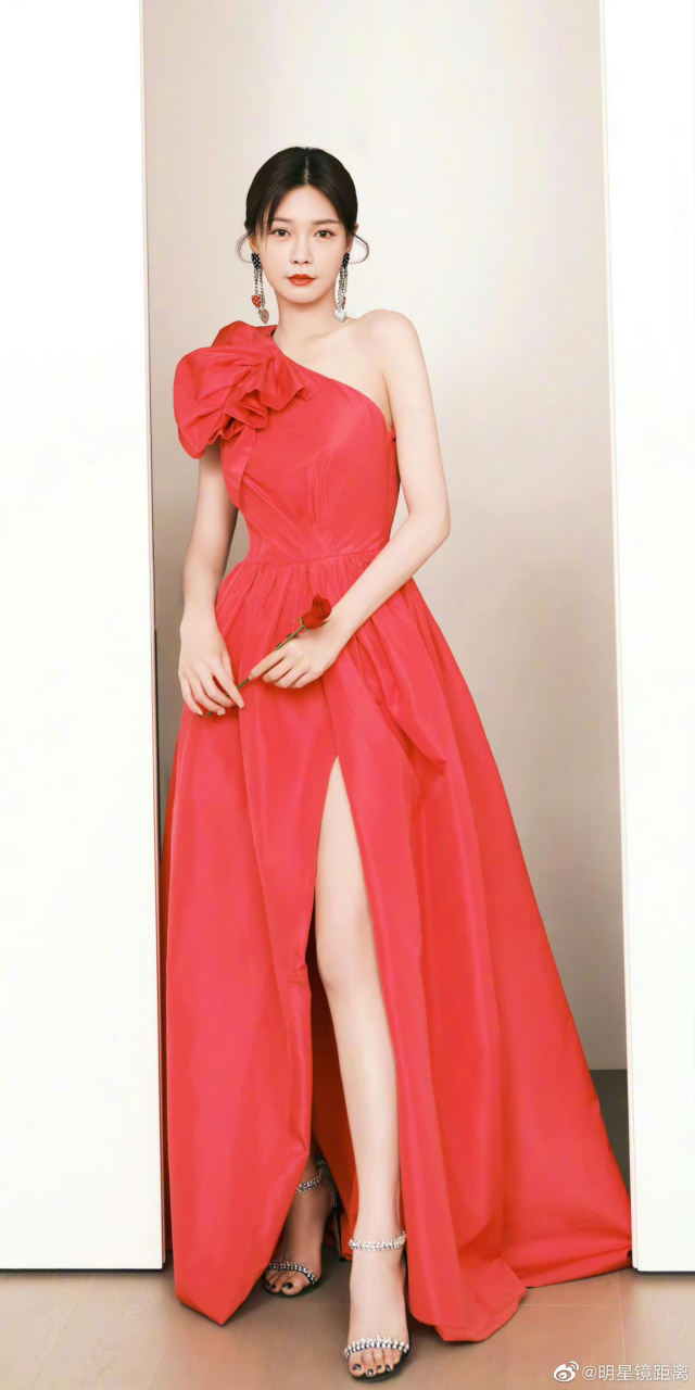 沈梦辰红色礼服,既有贵妇感又有少女感 #沈梦辰