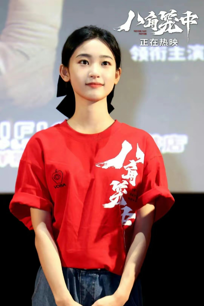 真没想到,《八角笼中》土得掉渣的村姑,戏外是一眼万年的美人.