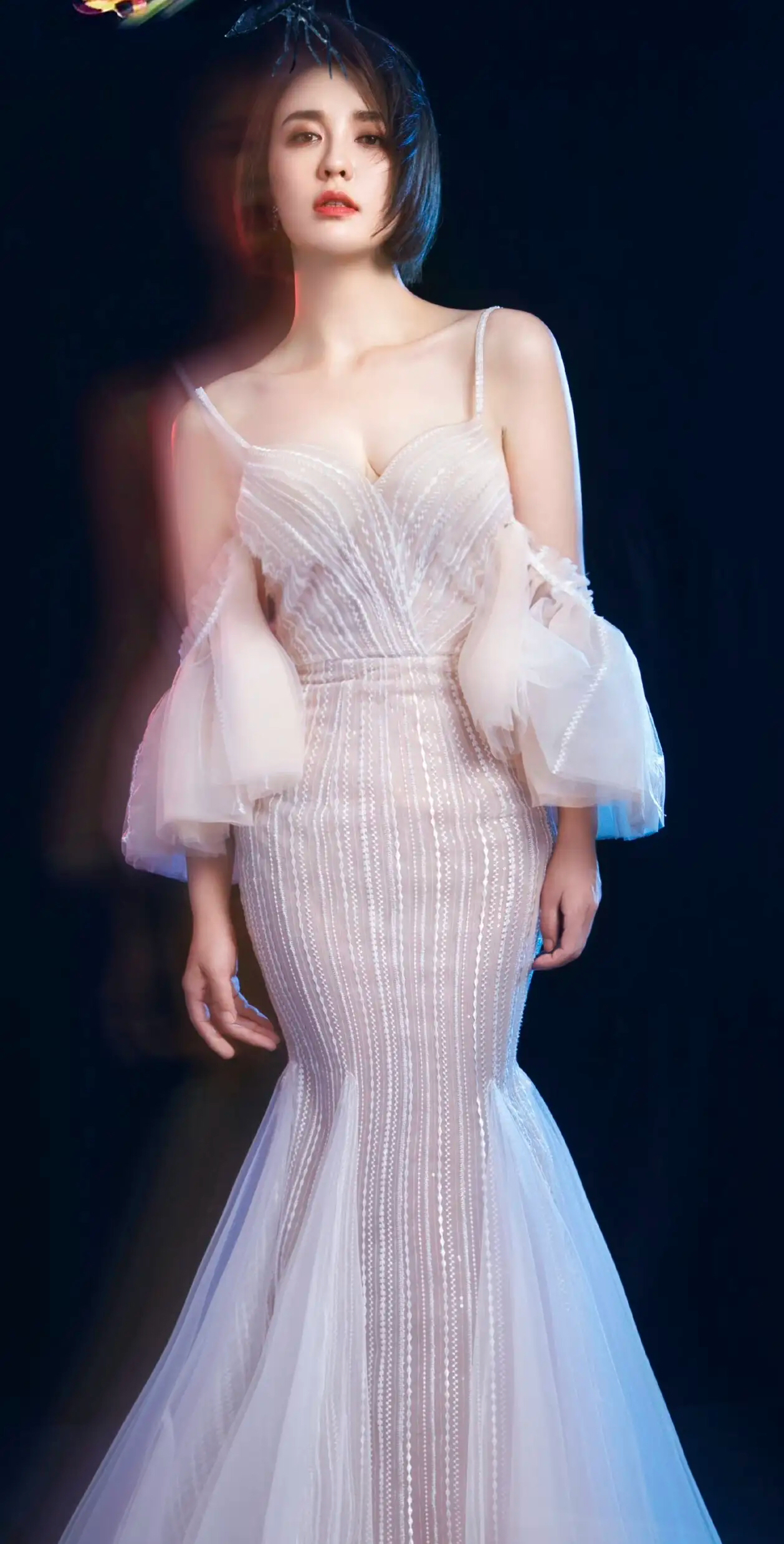 吕佳容,完美身材曲线玲珑,为美丽而生