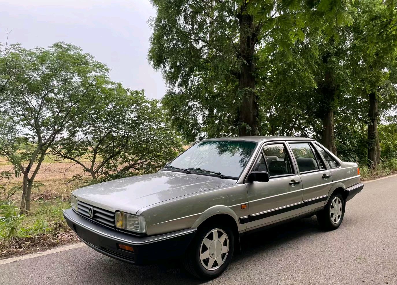 经典款普通桑塔纳"昨日重现",1.8电喷引擎 织物座椅