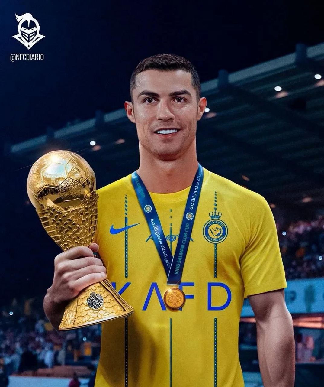 c罗提前晒出自己和奖杯96的合影,金牌也已经挂在脖子上,看来这个