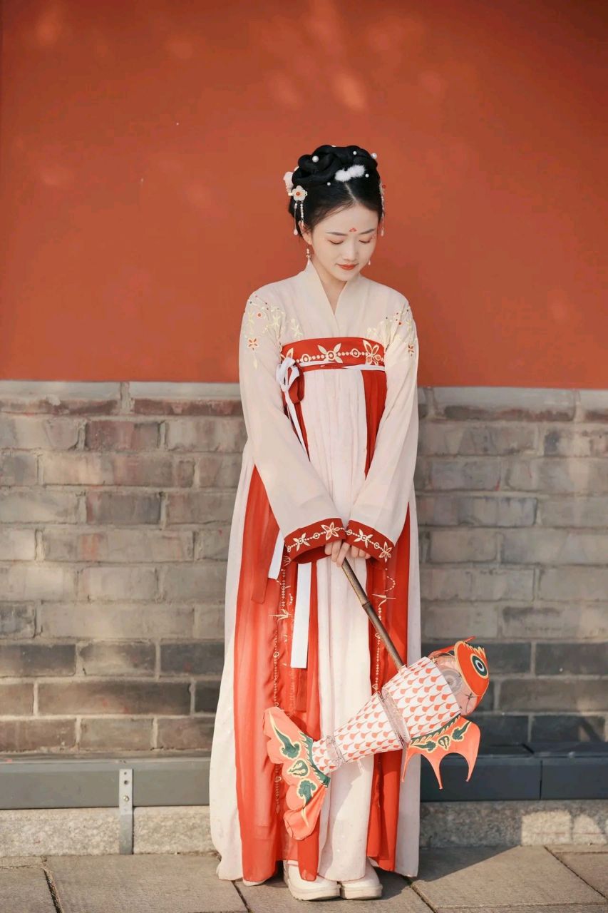 一片式穿孔齐胸襦裙春夏款