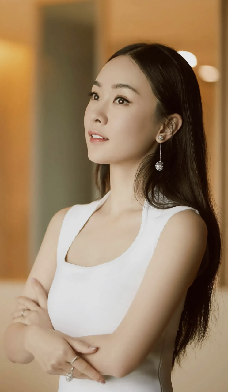 霍思燕这个状态也太好了吧,低调素雅的穿搭,美得惊艳!