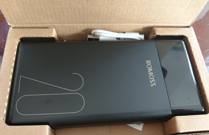 罗马仕lt20:两万毫安大容量 led高清显示,这样的充电宝你喜欢吗