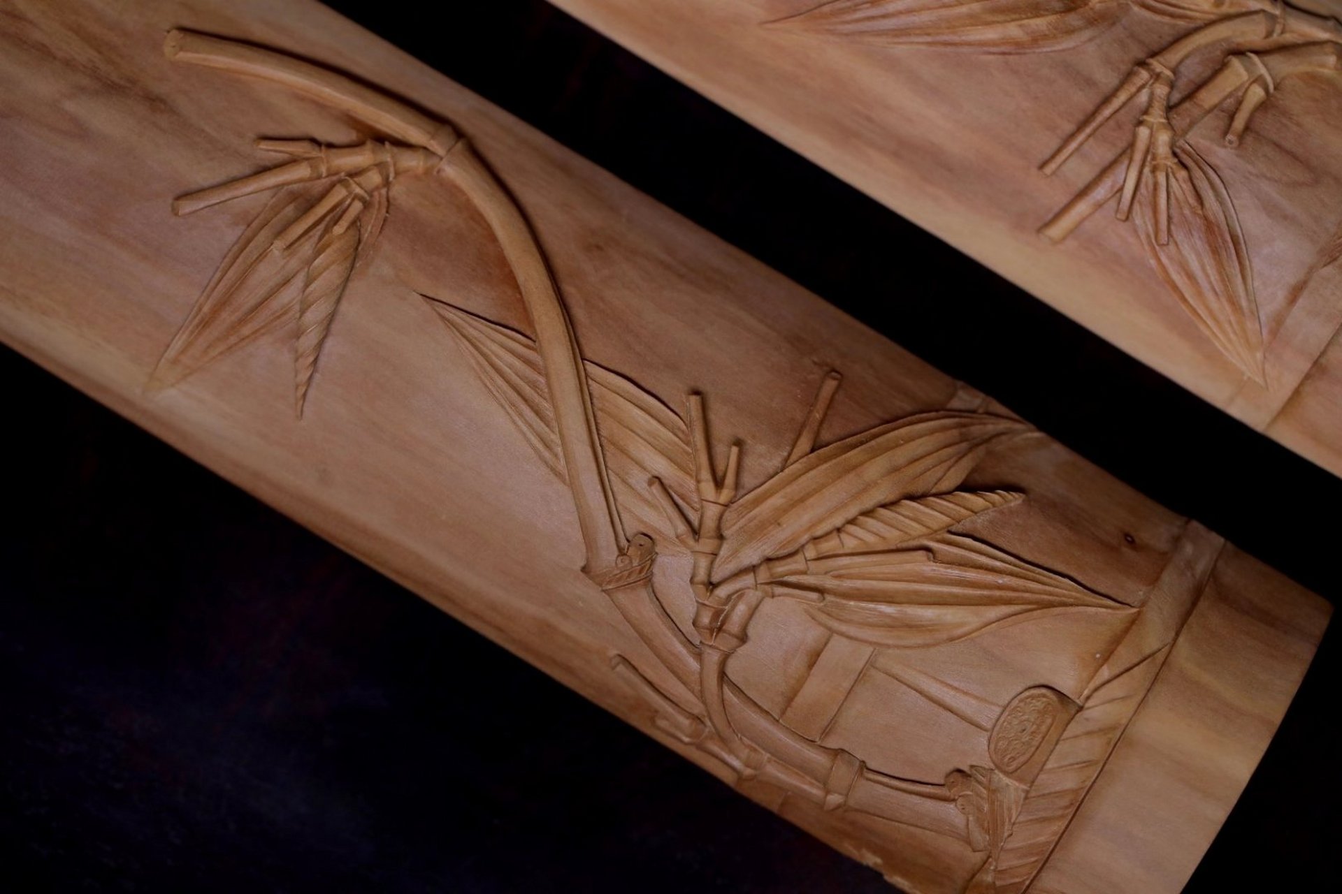 印度老山檀香竹节镇尺 材质细腻,生动写实, 随型巧雕竹节式,怡静清雅