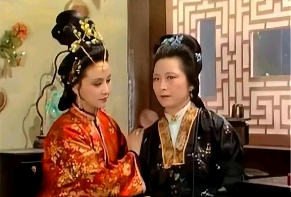 扒一扒抄检大观园的隐藏情节,张妈和邢岫烟二人,为啥被写丢了?