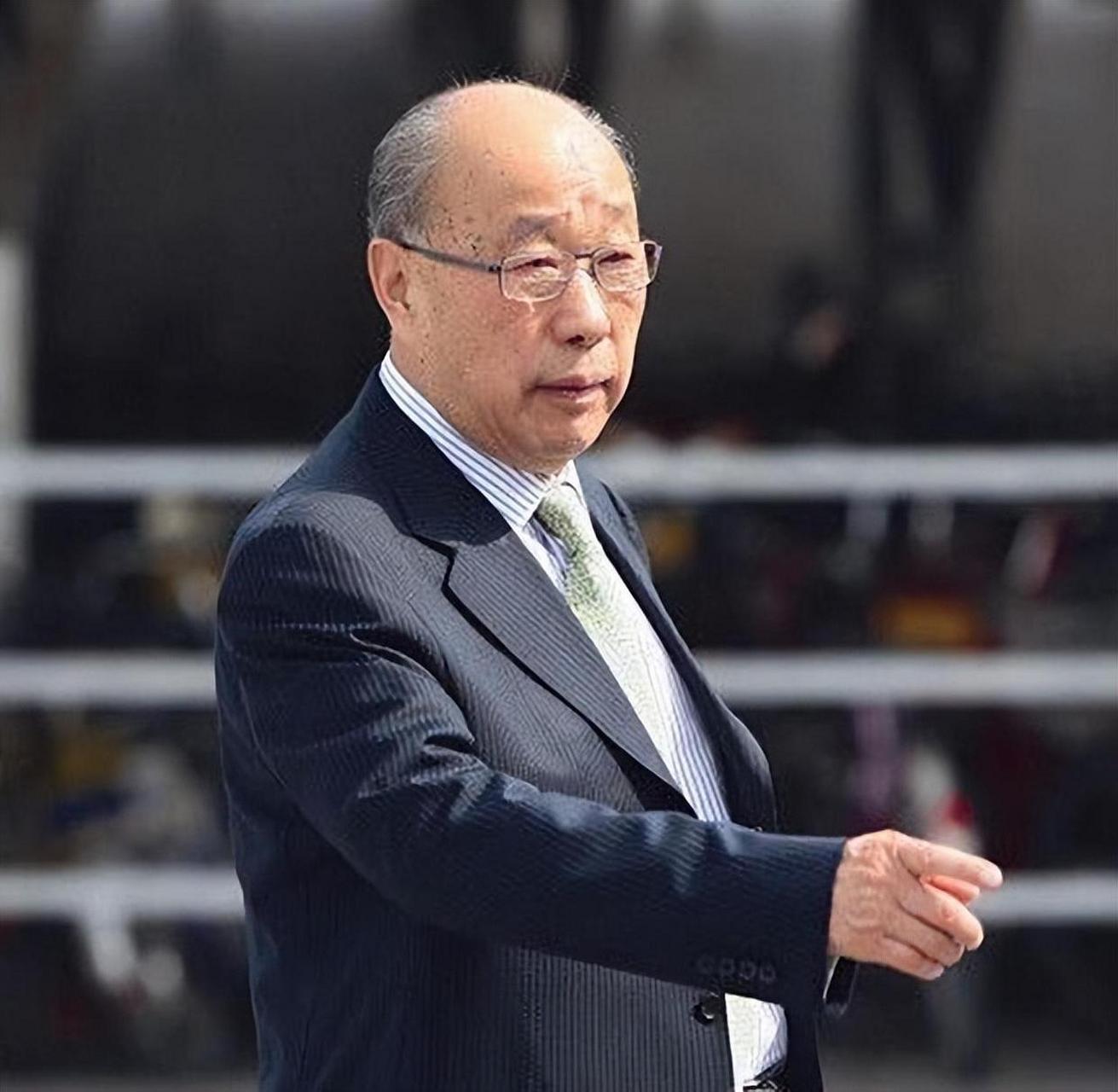 漯河实实在在的功臣——双汇集团董事长万隆,很早很早之前我就是他的