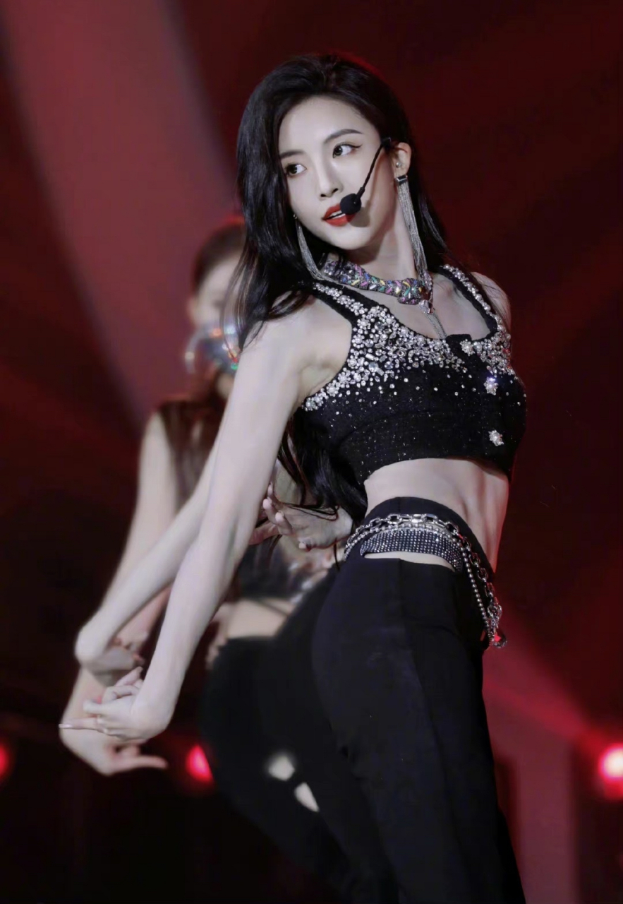 舞台上的孙芮真的是魅力四射!