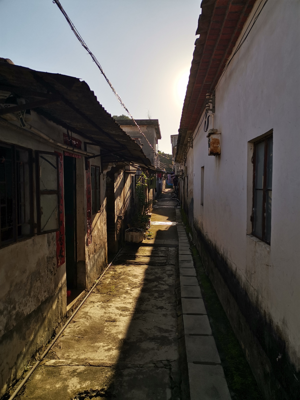 东莞城中村星期天的早晨  #九月动态激励计划# 静谧的城中村,少了些许