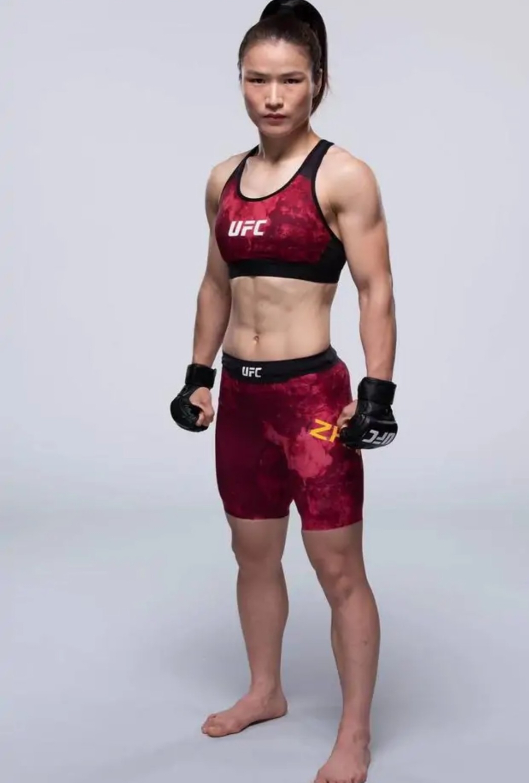 张伟丽:42秒夺得金腰带,出场费1800万元,最佳ko奖5万美元