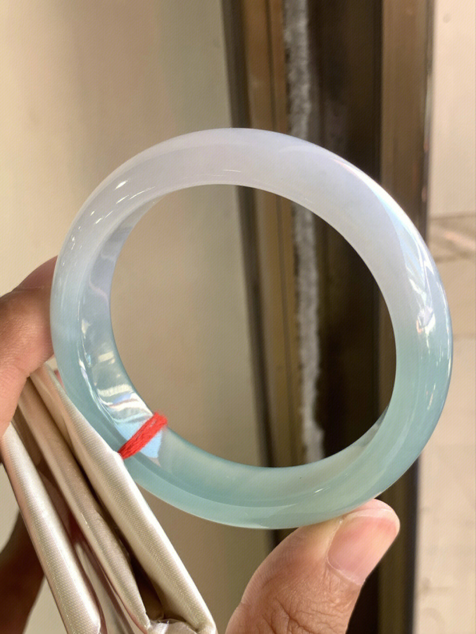 分享过目难忘冰种半山半水翡翠手镯 手镯整体冰透水润[害羞r]肉质细腻