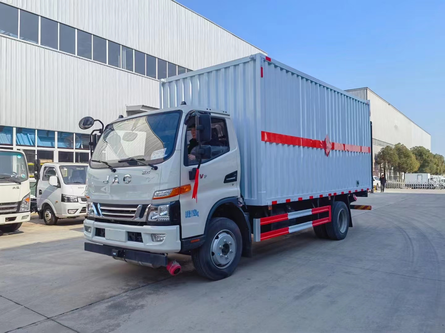 江淮骏铃v7易燃气体厢式运输车