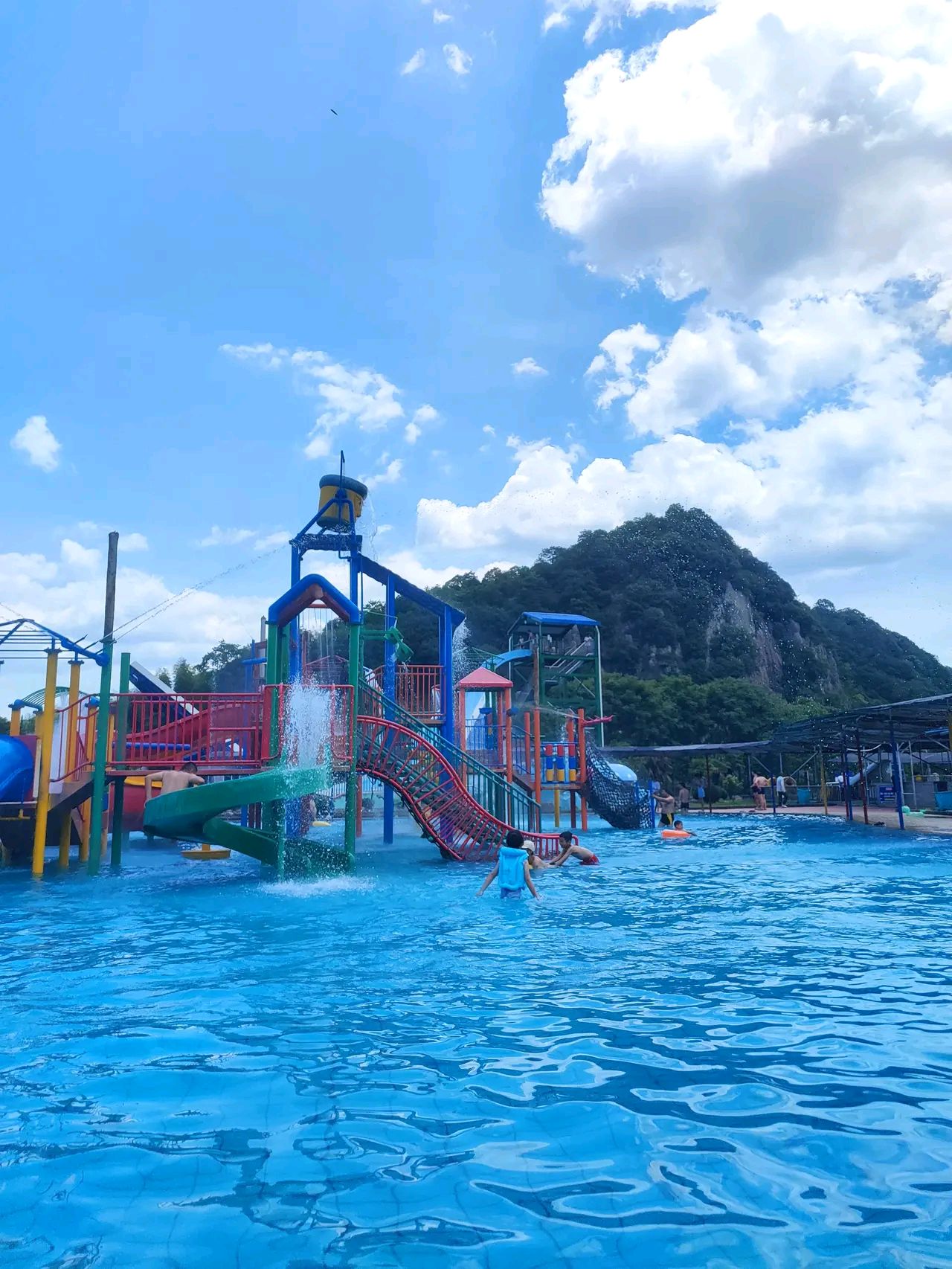 我是个小学老师,每年寒暑假,我只想和老公两个人在家二人世界