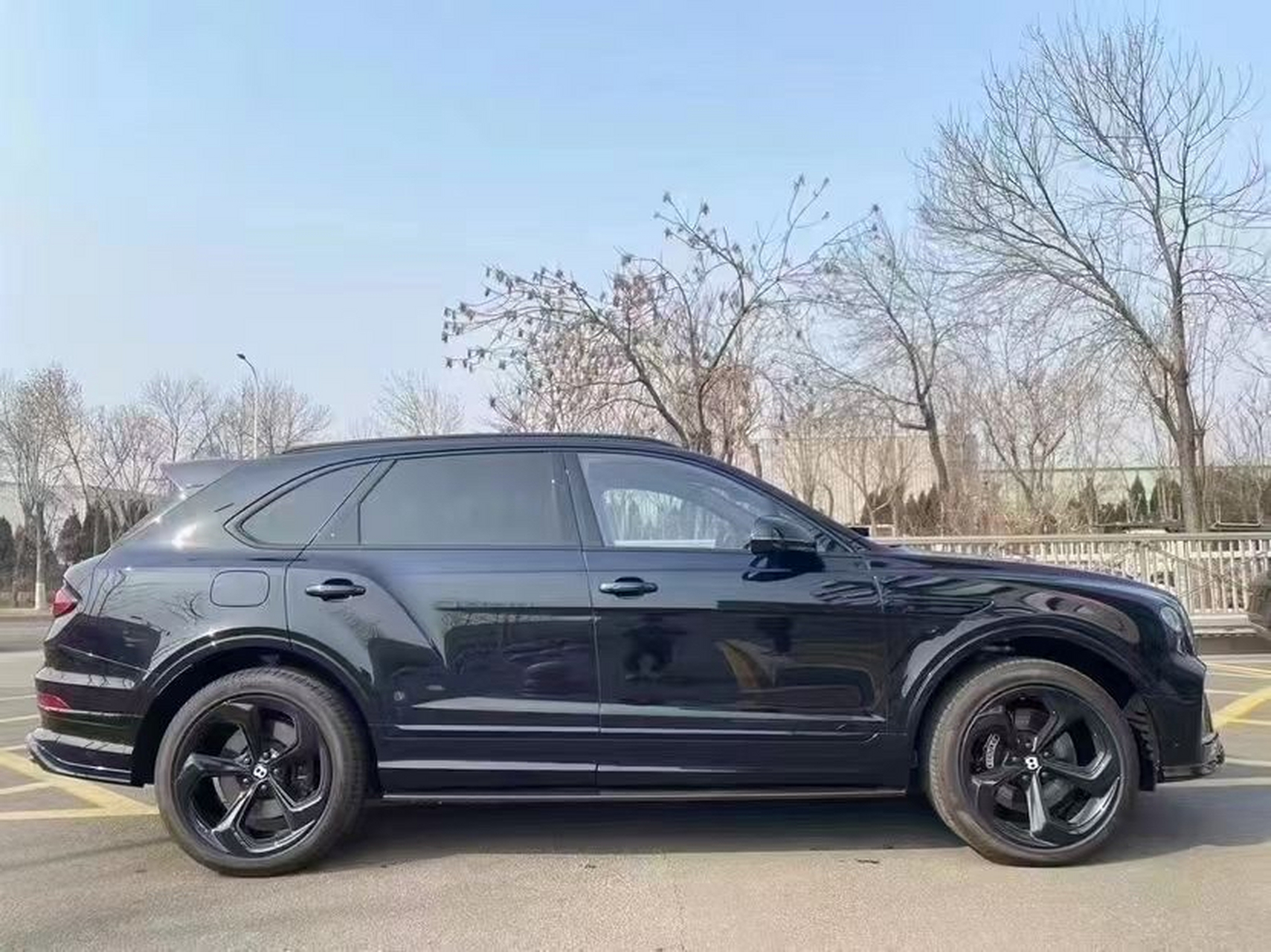 平行进口宾利添越4.0v8黑武士现车