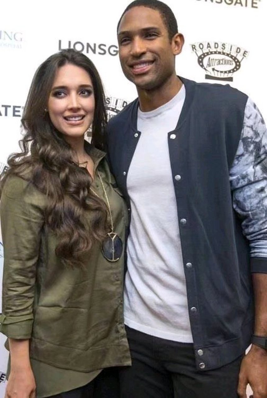 nba球员霍福德的老婆艾米莉-维嘉来自多米尼加,并且还是环球小姐,长得