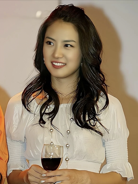 韩国气质女星——刘荷娜