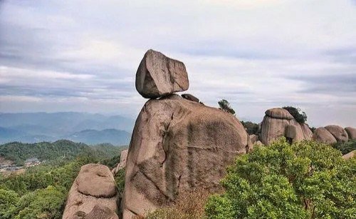 情繫長天觀宇宙 懷抱大地察古今 走進福建太姥山賞摩岩石刻 張桂守