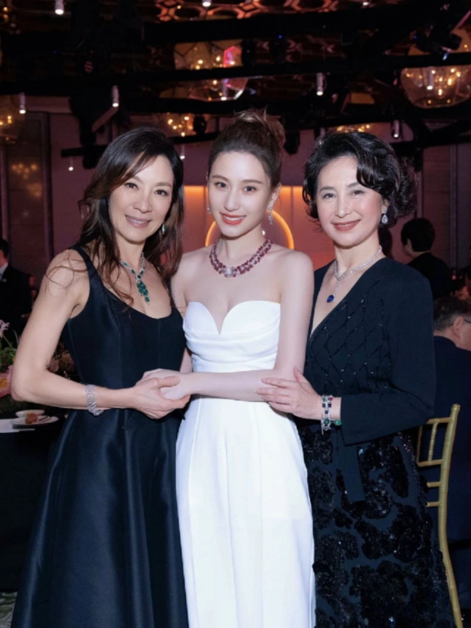 何超莲&何超琼不愧是两姐妹,都是大美人