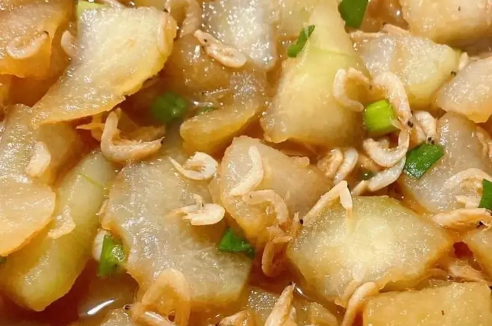 我的美食分享#  冬瓜炒虾皮  食材:冬瓜,虾皮,葱蒜  做法:  ①冬瓜