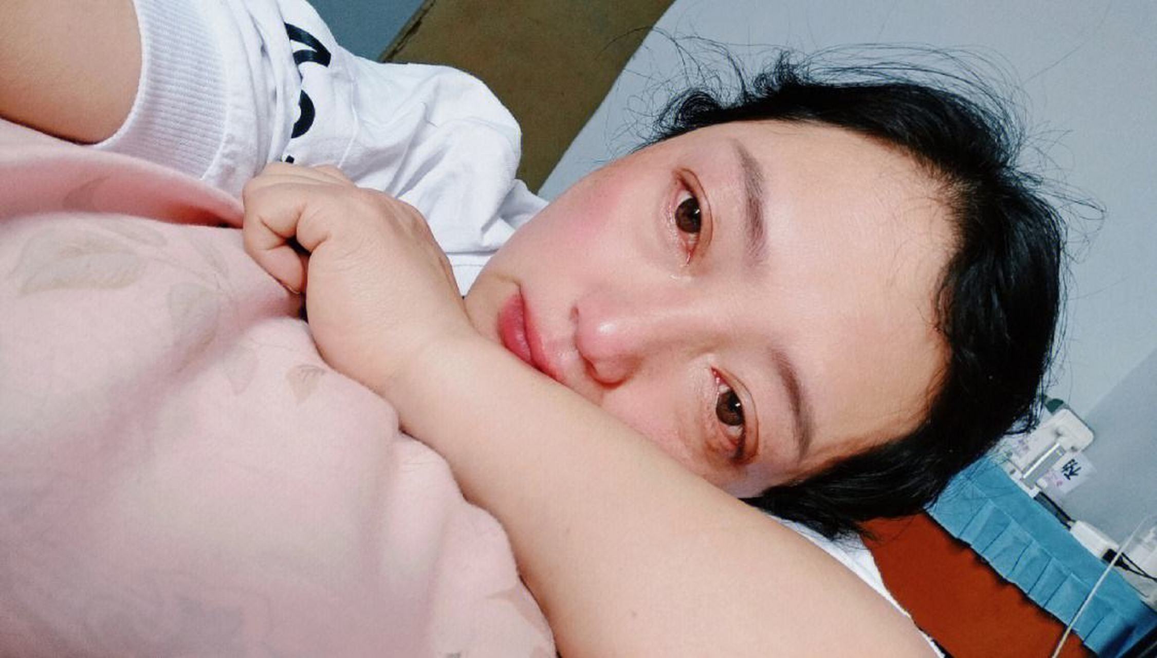 在医院产科,一个女人刚生完孩子,医生发现产妇是o型血,孩子是b型血