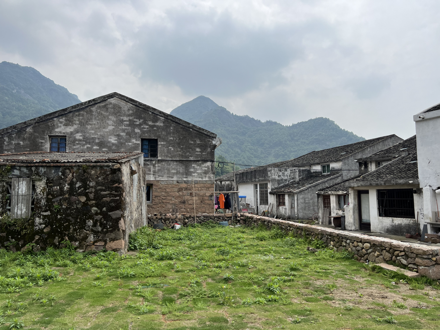 浙江苍南县有一座临海小渔村-渔岙村.