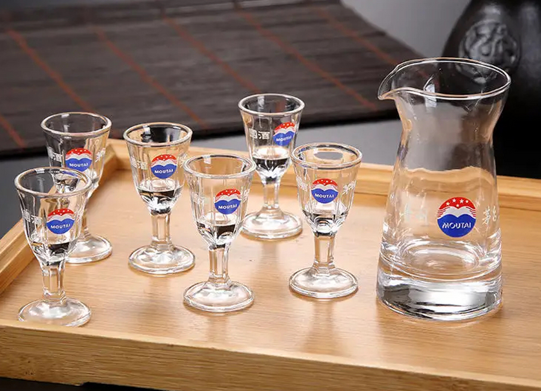 茅台多年来可以说是"内外兼修"不但坚持打磨品质