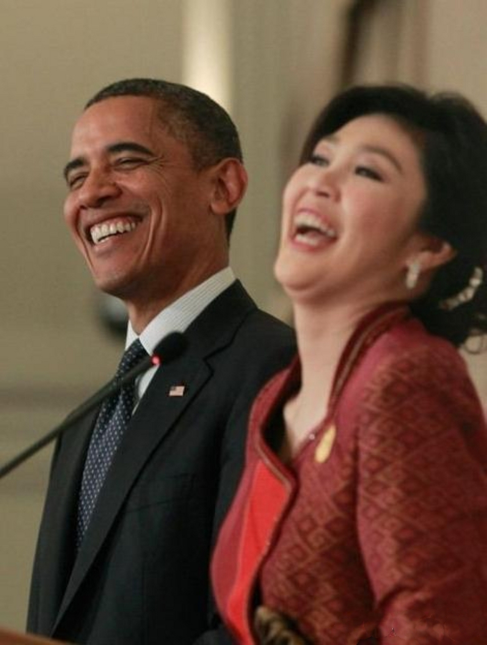 奥巴马和英拉,笑得也太合拍了