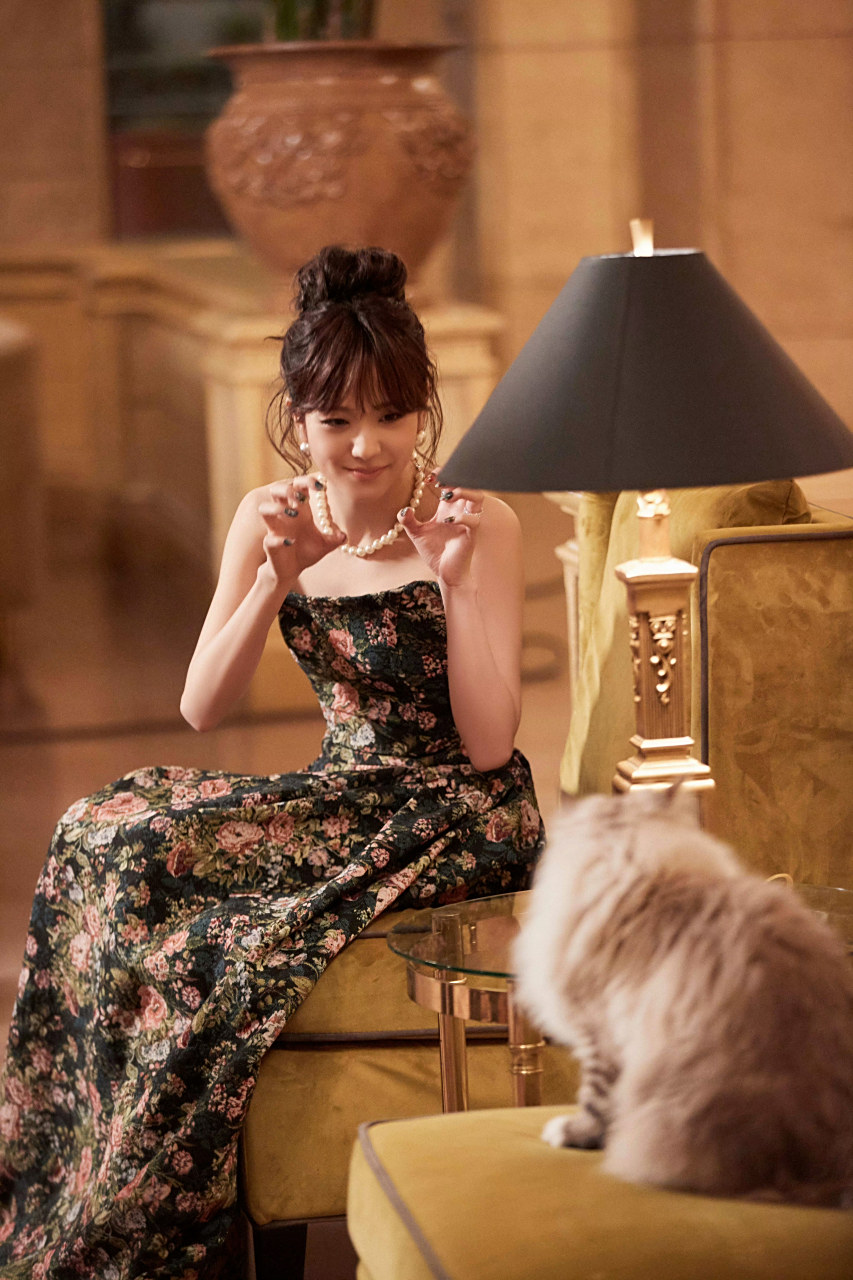 金智秀复古碎花长裙造型#娱乐大赏# #一眼沦陷# #非常有气质的女明星