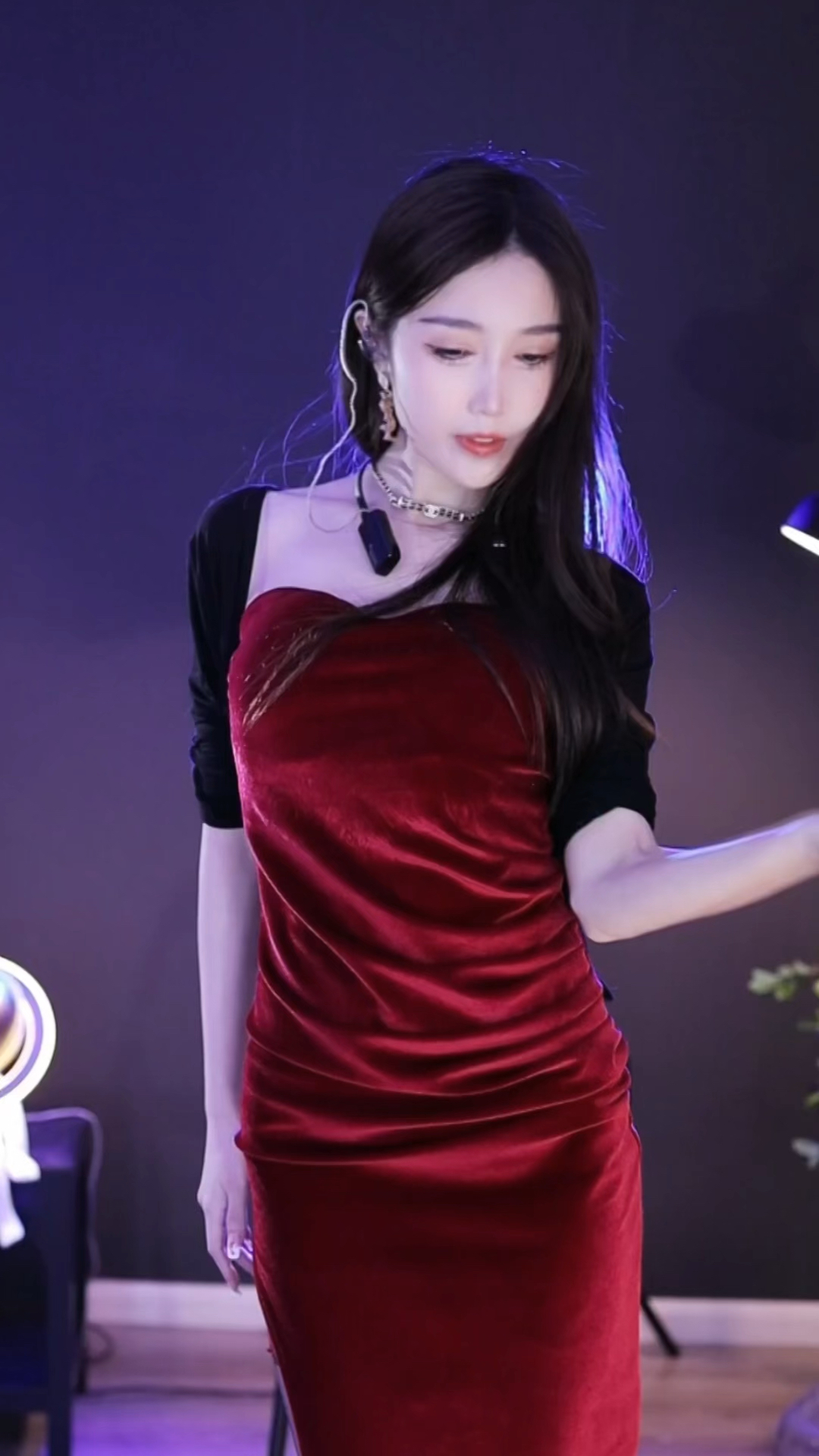 美女在线动感热舞,支持点个赞,评论下吧