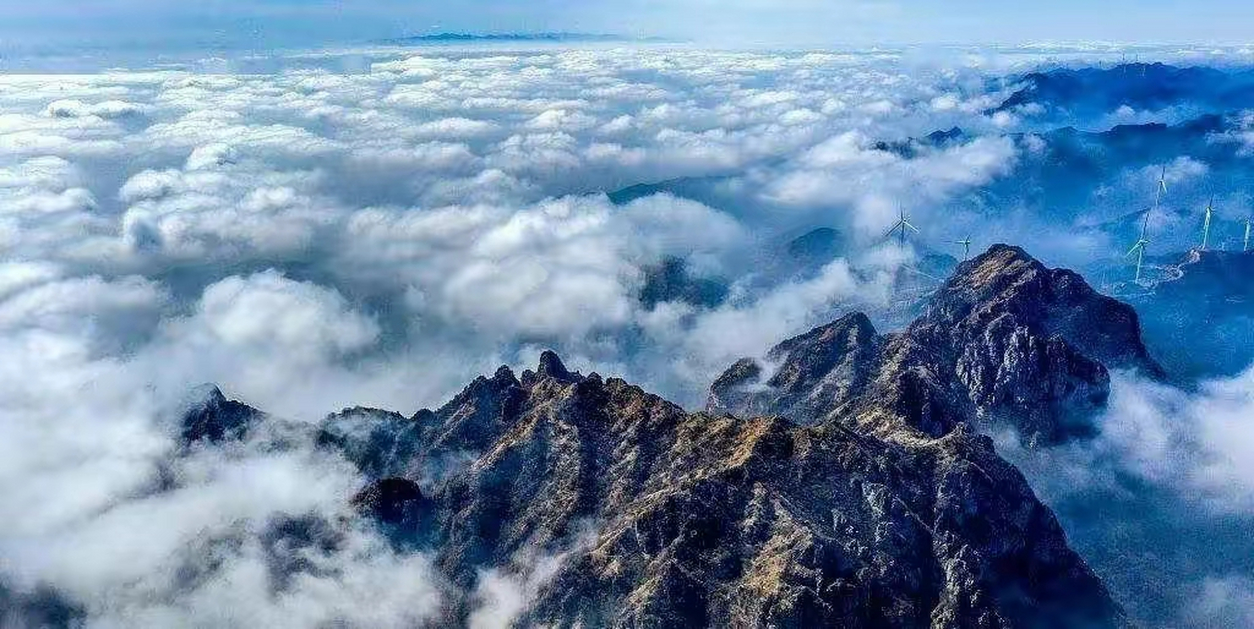 云丘山,古称昆仑,北顶,位于中国山西省临汾市西南的乡宁县,地处吕梁山