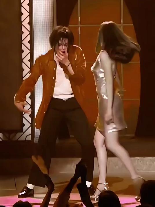 终于知道迈克尔杰克逊身边的美女伴舞叫什么名字了