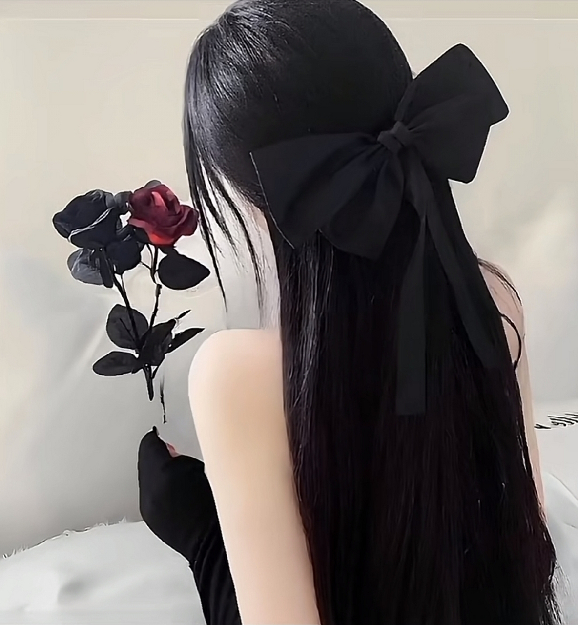 喜欢黑色头像的人应该内心都是有故事的人吧#微信头像# #情感# #美女