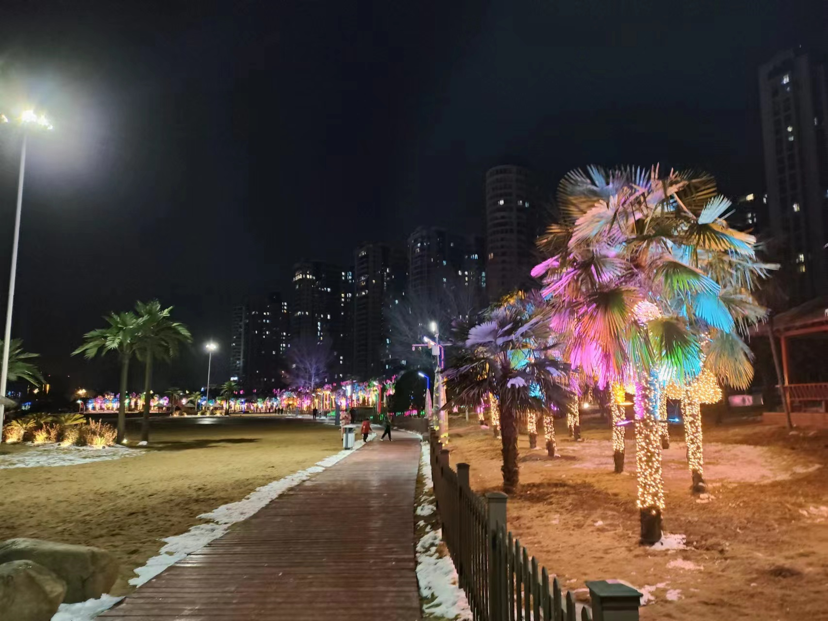 漯河:花灯点亮金沙滩