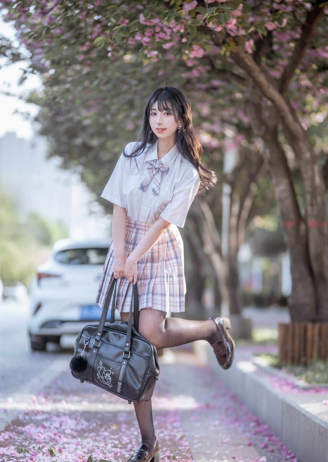 jk配"黑丝"的小姐姐,你愿意跟她去公园约会吗?