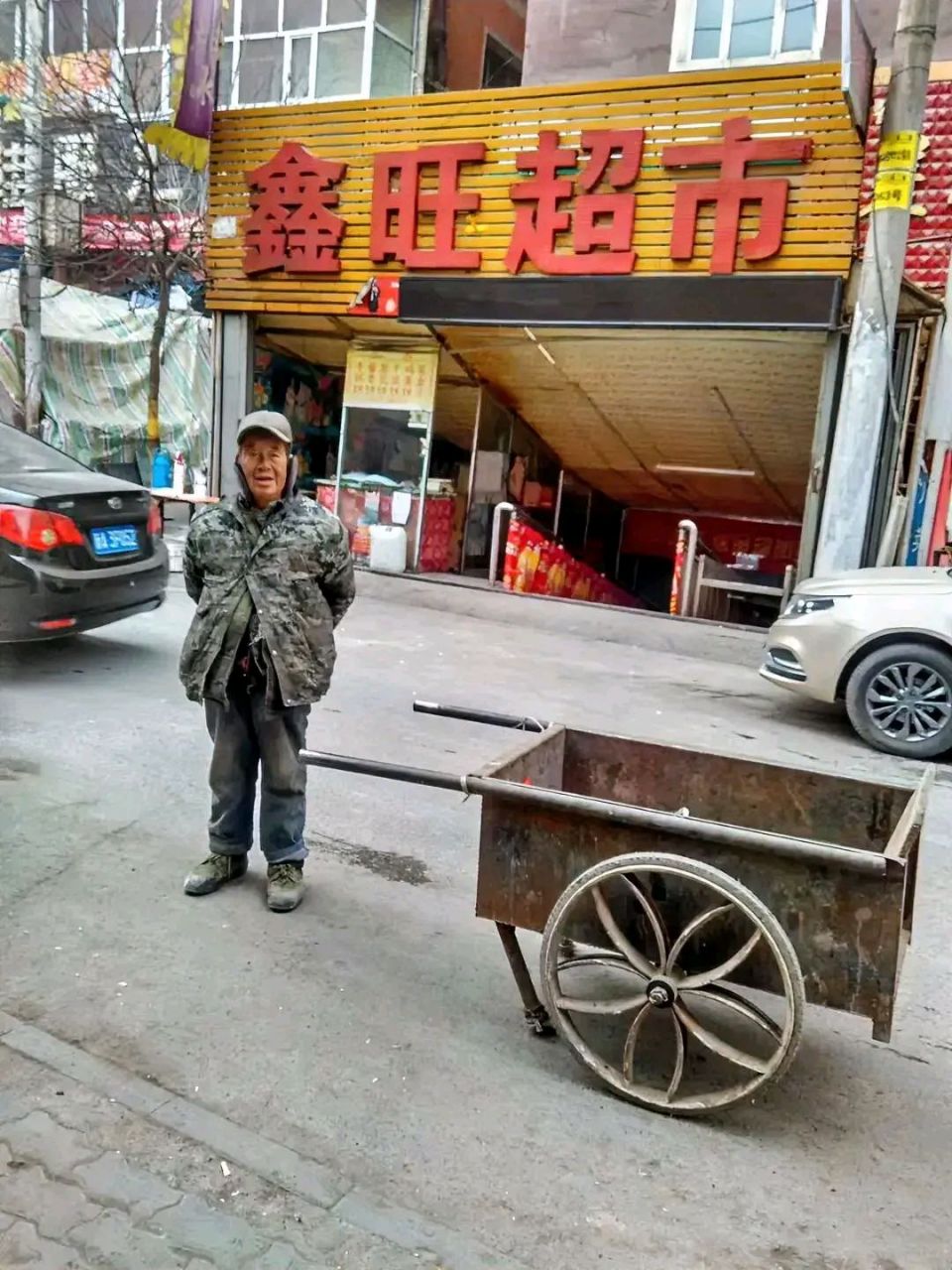 我是回族,我不信菩萨,可是,见到这位老疯子后,我以为,他就是汉族人所