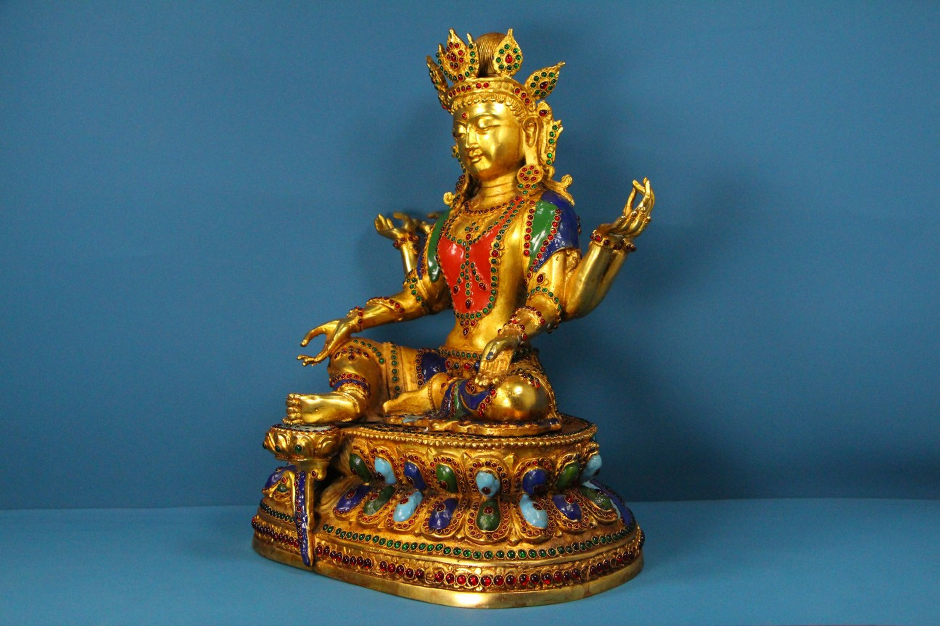旧藏精品纯手工打造铜鎏金镶宝石景泰蓝佛像一尊 底座长31厘米
