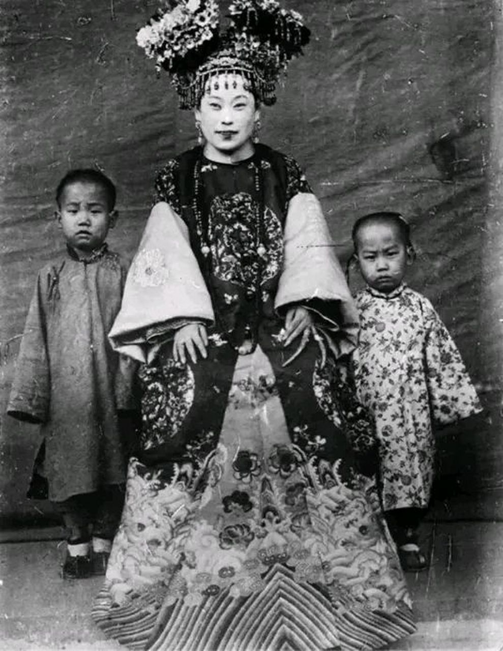 1906年,爱新觉罗·载搏被封为镇国将军.