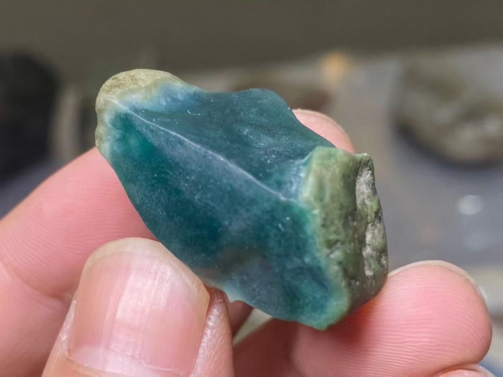 1克精品南齐直接扒开冰种天空蓝精品,整个岗位十足,冰种无疑问,纯纯的