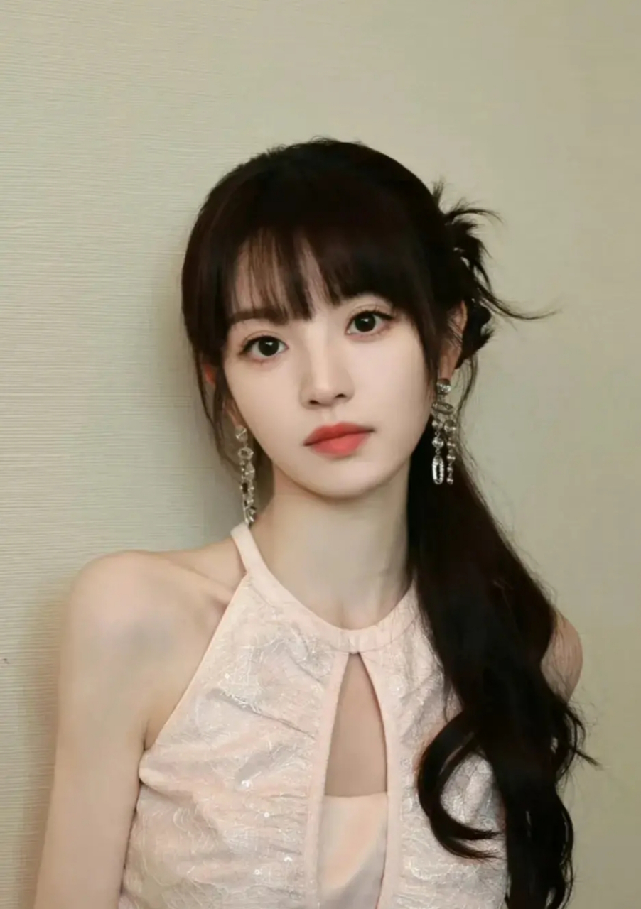 新瓜: 1.田曦薇:不允许身边的人迟到,不然会被她骂哭. 2.