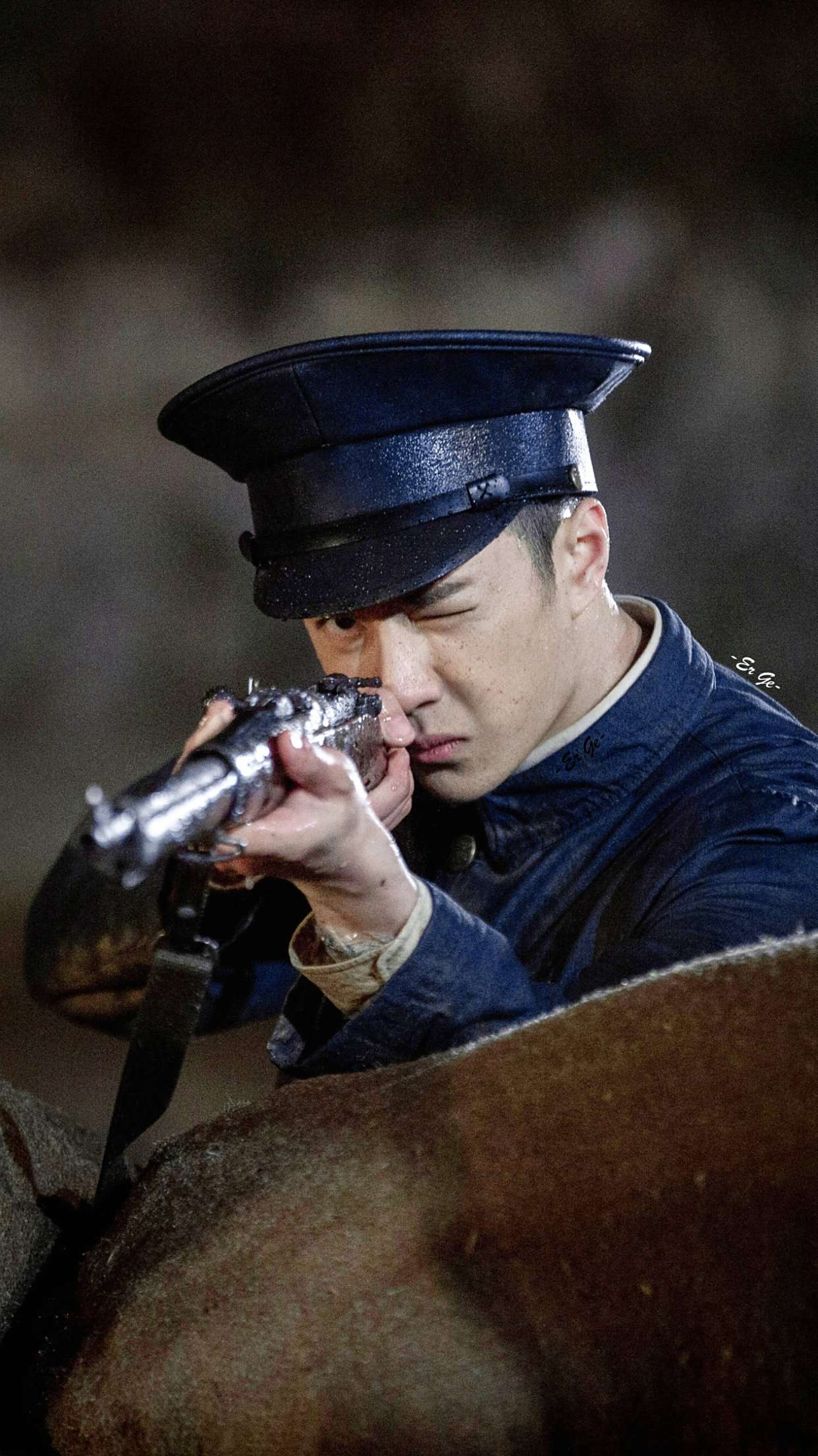 民国造型来了,王一博西装加大背头出圈,网友感叹:有那味儿了!